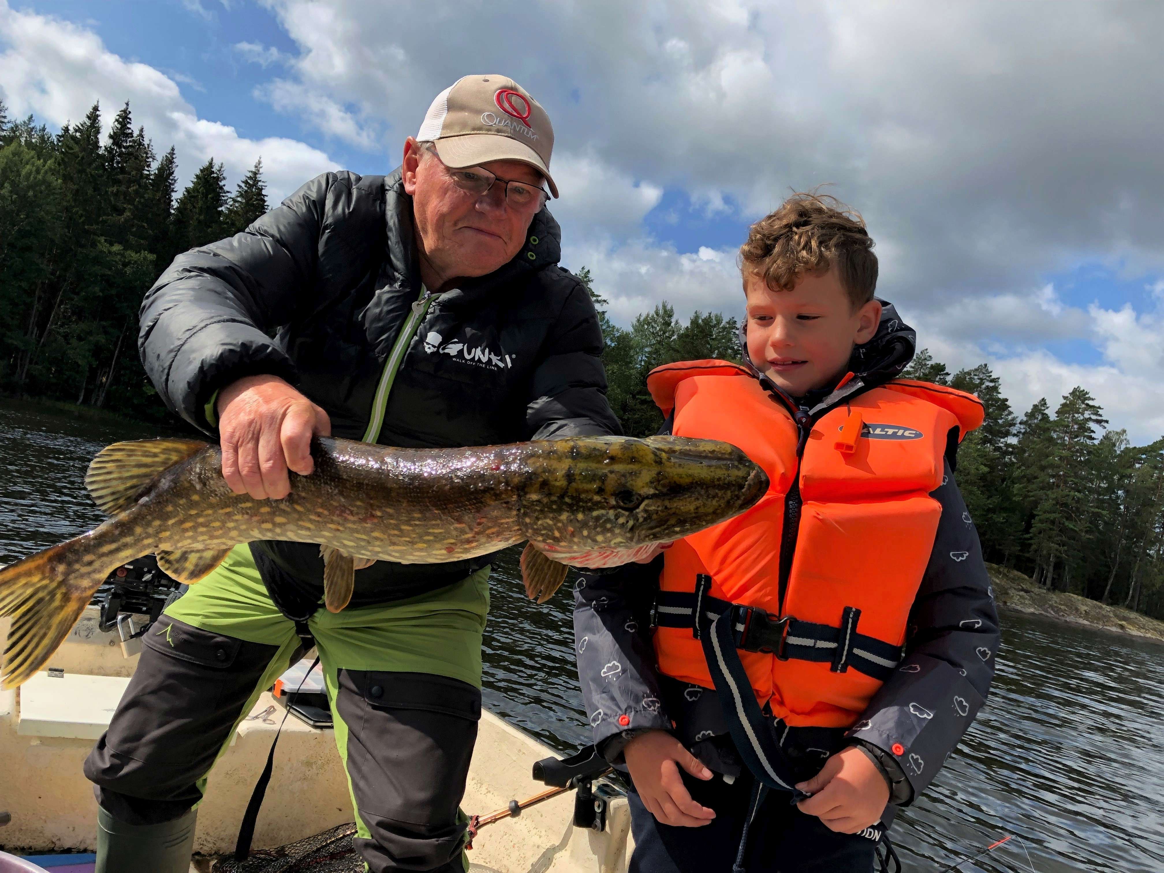 Fishing with a guide on Mycklaflons lake.